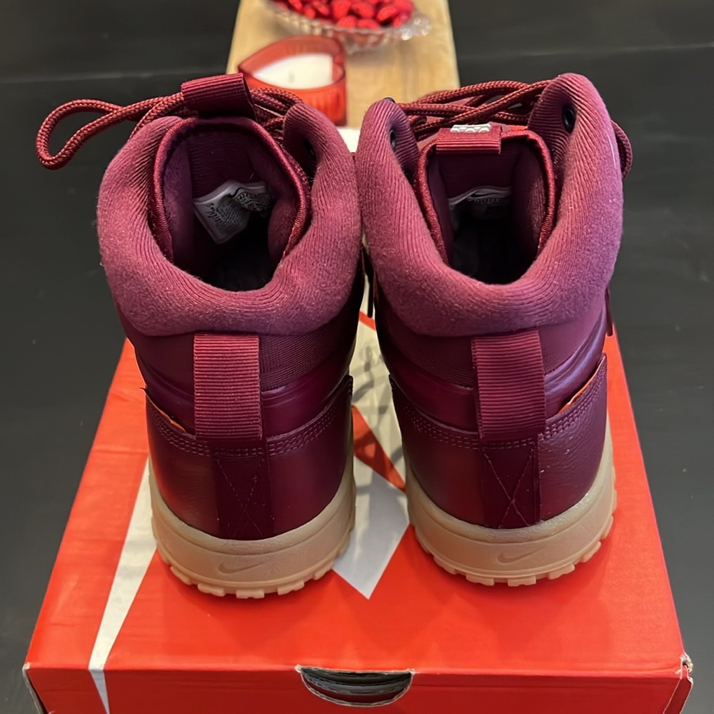Nike Path WNTR Men’s 9 laced winter boot.  Mint condition/ worn once. - Picture 3 of 9